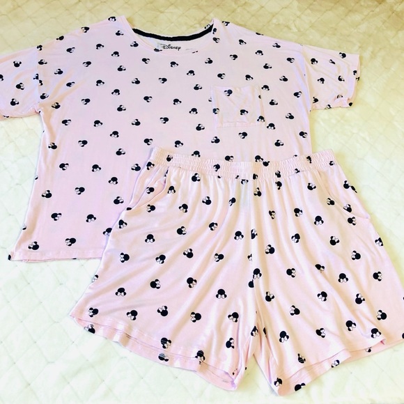 Disney Other - Disney Minnie pattern Pink pajamas Size L